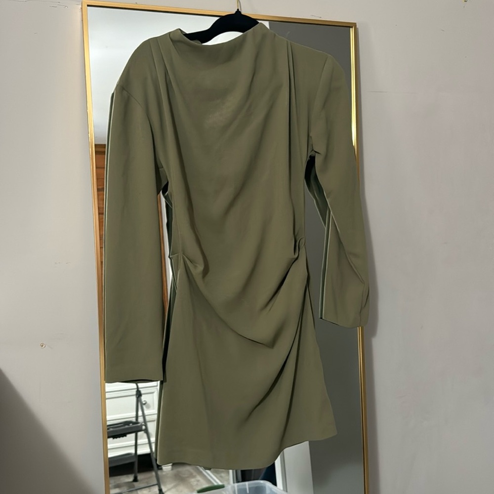 Green long sleeve dress